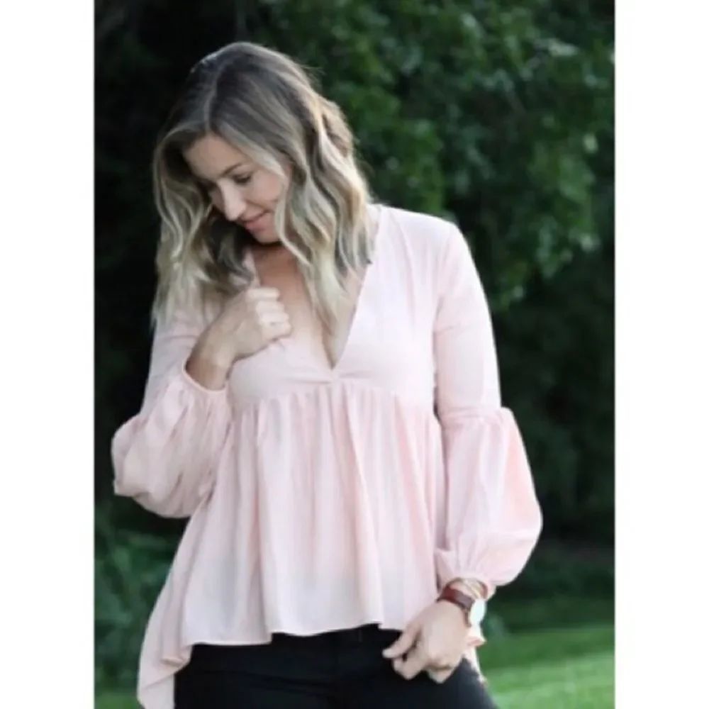 ✨HP 5-16-17✨Pink V Neck High Low Blouse✨